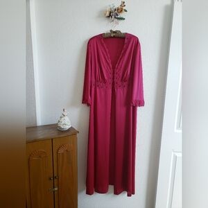 SOLD SOLD Vanity Fair Women Lingerie Light Burgundy Lace Trimed Robe #